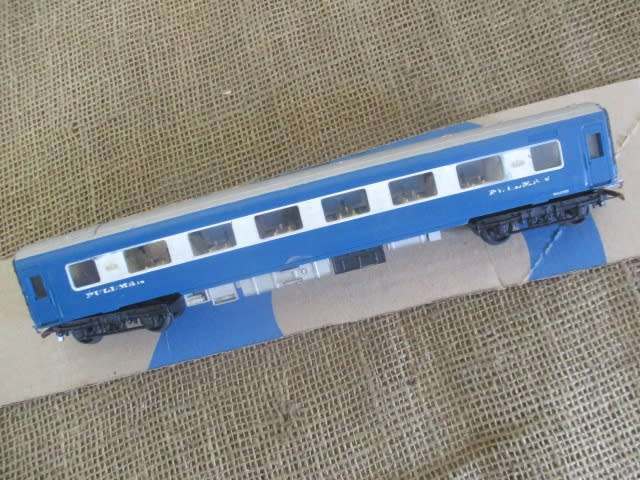 Vintage Tri-ang Blue Pullman Model Railway Coach              Made In Britain