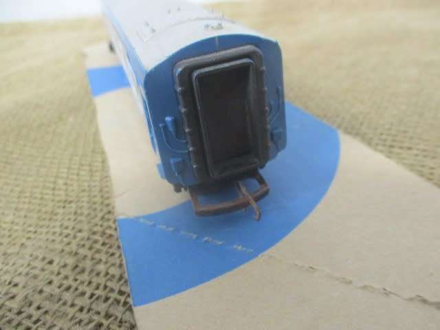 Vintage Tri-ang Blue Pullman Model Railway Coach              Made In Britain