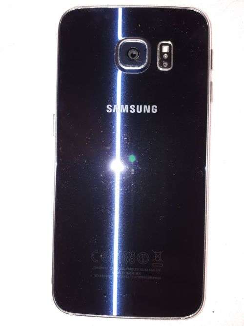 Samsung S6 Edge  32 GB 16MP camera and wireless charger