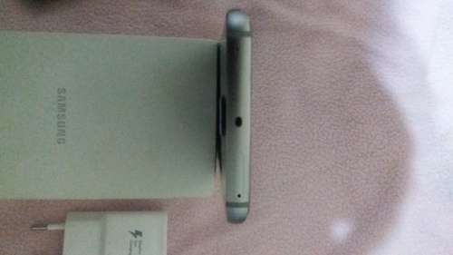 Samsung S6 Edge  32 GB 16MP camera and wireless charger