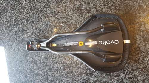 Bontrager Evoke RXL Carbon Saddle Size 138mm Weight 148g
