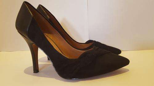 ALDO - Black Suede Heels Size 37 (4.5)