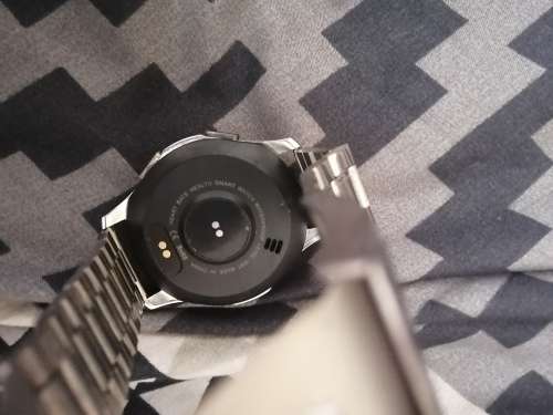 Steel-mesh smartwatch