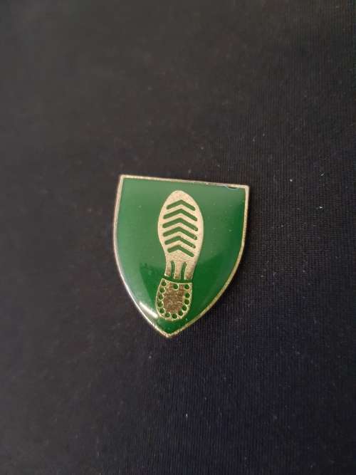 Tracker Advanced Beret Bar 2 Pins Original Excellent Condition