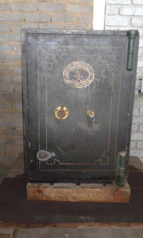 SAMUEL WITHERS & CO LTD, WEST BROMWICH, ANTIQUE VICTORIAN SAFE