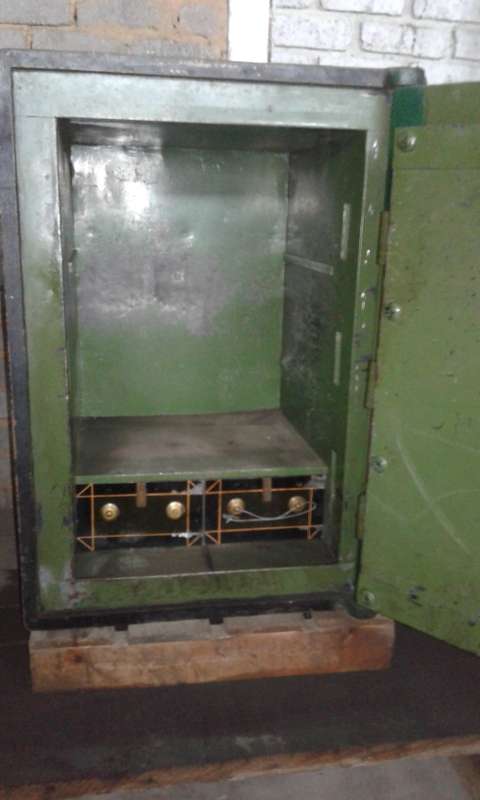 SAMUEL WITHERS & CO LTD, WEST BROMWICH, ANTIQUE VICTORIAN SAFE