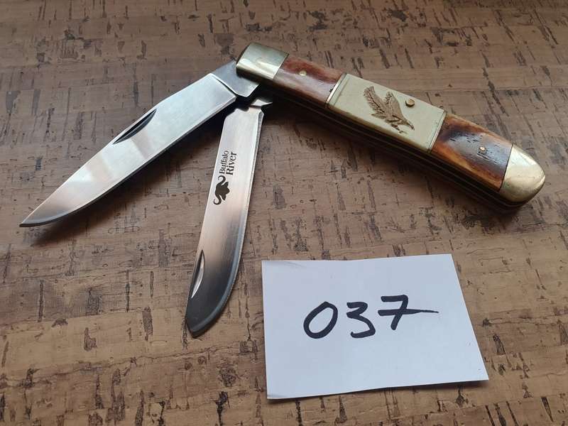 Buffalo Rivers trappers knife