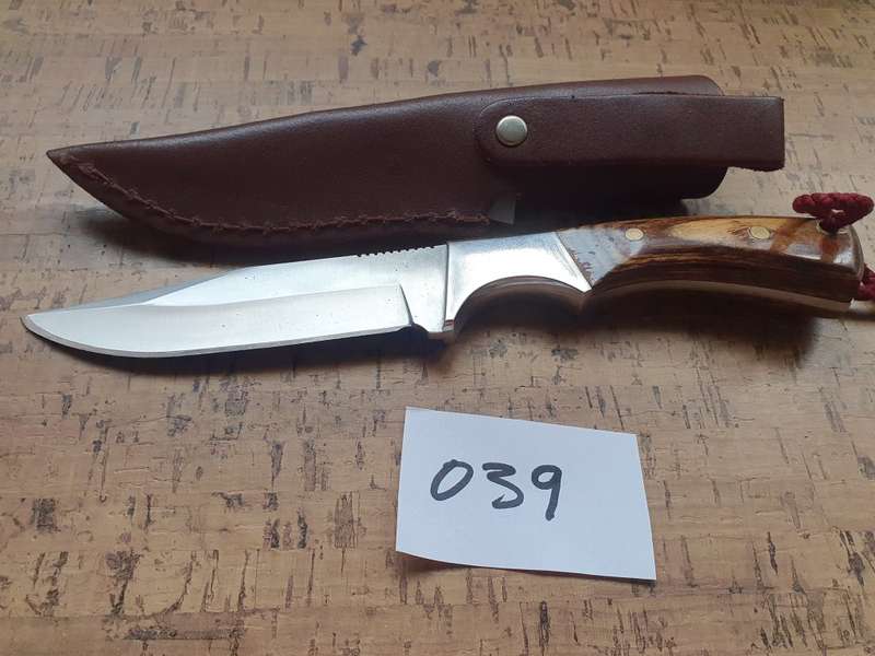 Unknown fixed blade with leather sheath