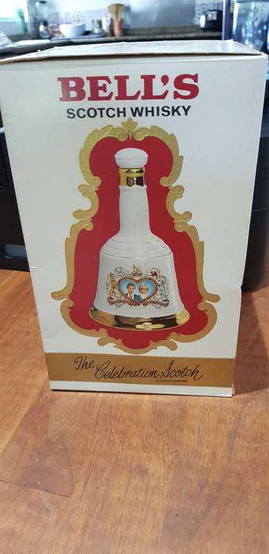 BELLS WHISKY IN PORCELAIN DECANTER COMMEMORATING 1981 WEDDING OF CHARLES & DIANNA