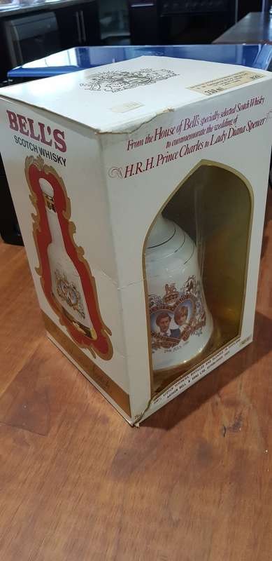 BELLS WHISKY IN PORCELAIN DECANTER COMMEMORATING 1981 WEDDING OF CHARLES & DIANNA