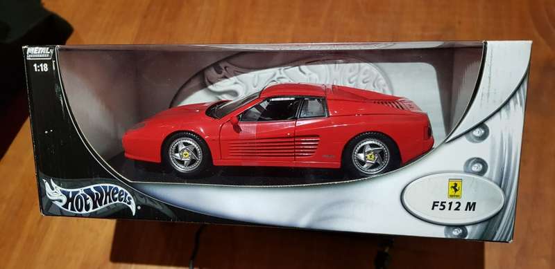 COLLECTABLE HOTWHEELS FERRARI F512M 1:18 SCALE DIE-CAST MODEL CAR