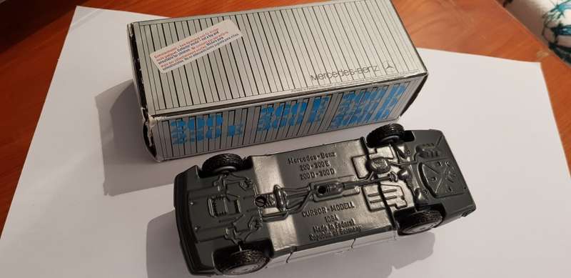 MERCEDES BENZ 300E 24v - W124 - 1/43 SCALE DIE_CAST MODEL CAR - 1990 MODEL.