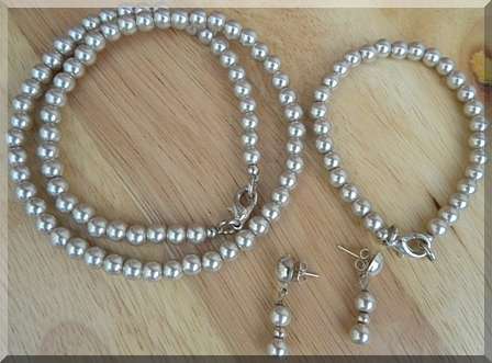 Elegant Mink Glass Pearl Necklace with Bracelet and Earrings to match
