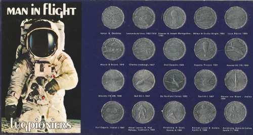 VINTAGE SHELL COMMEMORATIVE TOKENS MAN IN FLIGHT,LUGPIONIERS, 1969 plus two empty cards