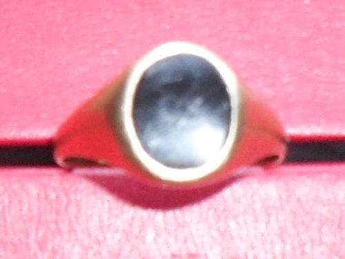 9CT GOLD ONYX MENS RING (11MMX9MM ONYX) SIZE Y1/2. WEIGHT =3GR TOTAL. VALUE R2500