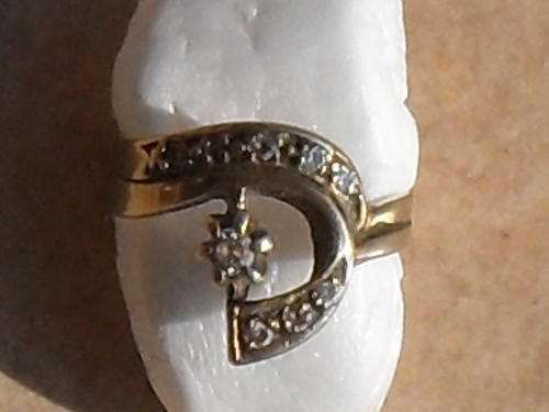 2.6 GR- 9CT GOLD WEDDING AND ENGAGEMENT RING BOUNDED -- 7 SMALL DIAMONDS AND 1 BIGGER ONE= 8 TOTAL