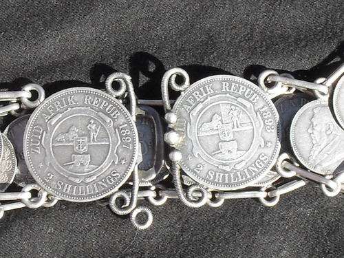 ZAR SIXPENCE BELT 37 SIXPENCE + 2X 2 SHILLINGS 146.3 GR OF SILVER