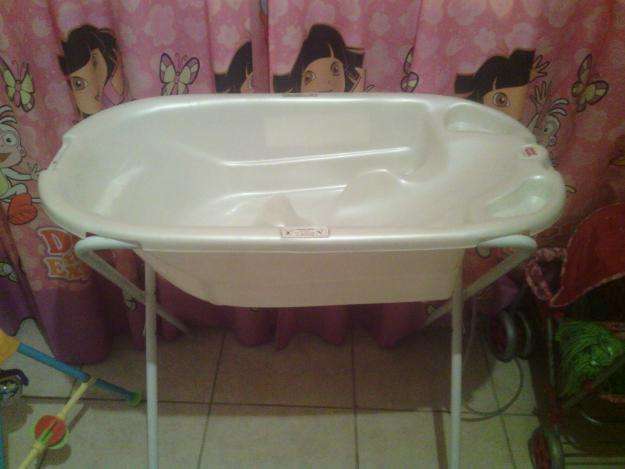 CHELINO Baby Bath and Stand with Water outlet tube - Great condition.