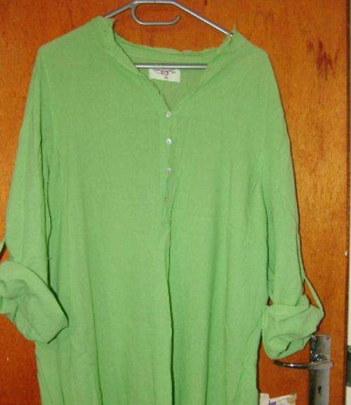 Size 20 - Ladies Long Green Top with roll-up sleeves