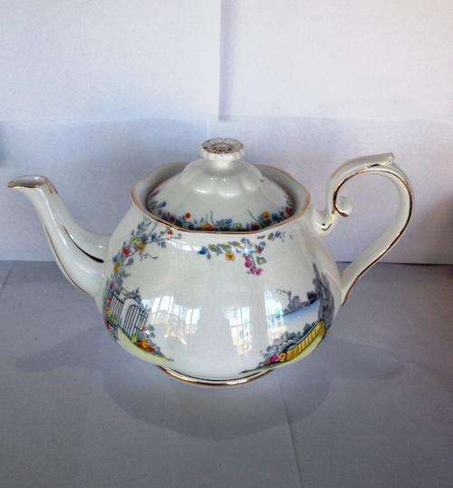 Royal Albert Teapot Rosedale.