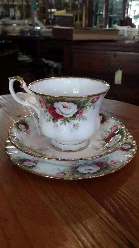 Royal Albert ''CELEBRATION'' Trio