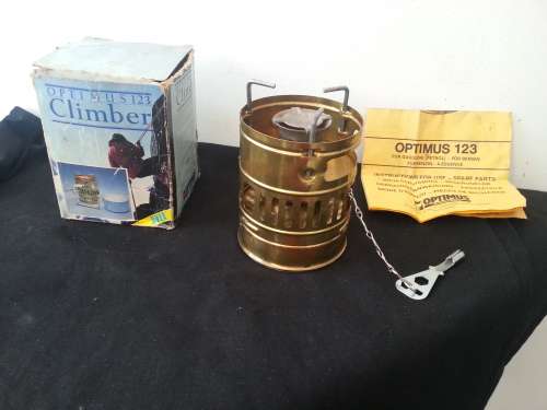 OPTIMUS 123 SVEA STOVE SWEDEN ( lit up )