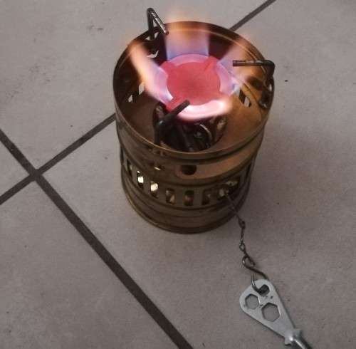 OPTIMUS 123 SVEA STOVE SWEDEN ( lit up )