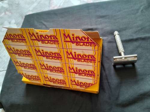 Vintage Minora Blades. England -- Gillitte razor
