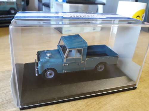 Land Rover L.W.Base, by Oxford, New in perspex case, 1/43, die cast