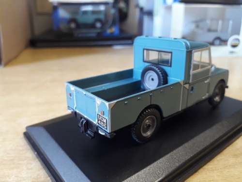 Land Rover L.W.Base, by Oxford, New in perspex case, 1/43, die cast