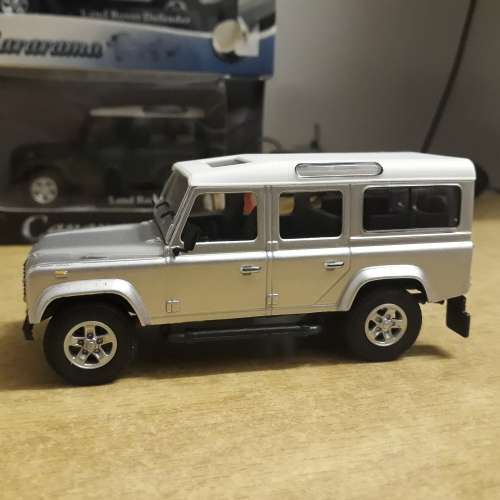 LAND ROVER DEFENDER 110 by CARARAMA, SILVER 1/43, NEW IN BOX