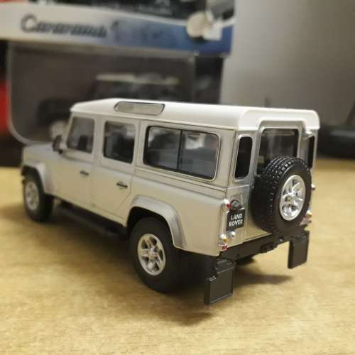 LAND ROVER DEFENDER 110 by CARARAMA, SILVER 1/43, NEW IN BOX