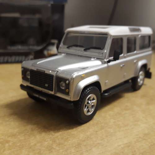 LAND ROVER DEFENDER 110 by CARARAMA, SILVER 1/43, NEW IN BOX