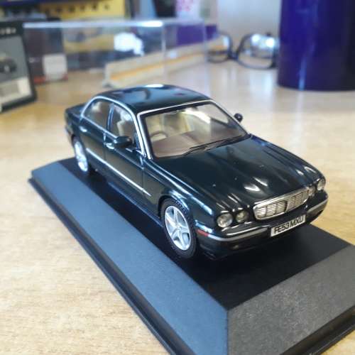 CORGI VANGUARDS  JAGUAR XJ6, 1/43, DIE-CAST, MINT IN BOX