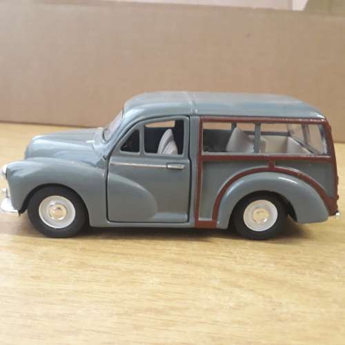 MORRIS MINOR TRAVELER, Die-Cast, SCALE 1/26, NO ORIGINAL BOX, DISPLAYED, GREY