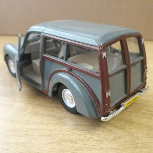 MORRIS MINOR TRAVELER, Die-Cast, SCALE 1/26, NO ORIGINAL BOX, DISPLAYED, GREY