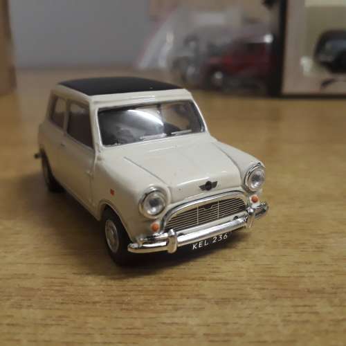 MINI COOPER by Hongwell, Die-Cast, 1/43, Displayed No Box, WHITE/BLACK ROOF