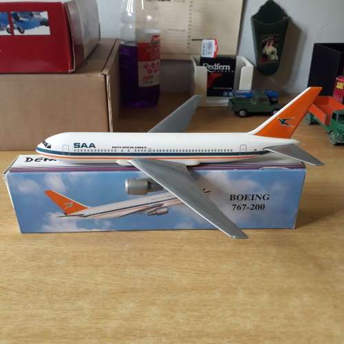 2 x SAA SOUTH AFRICAN AIRWAYS, B767 & A300, SCALE 1/200, SNAP-FIT PLASTIC, DEMO