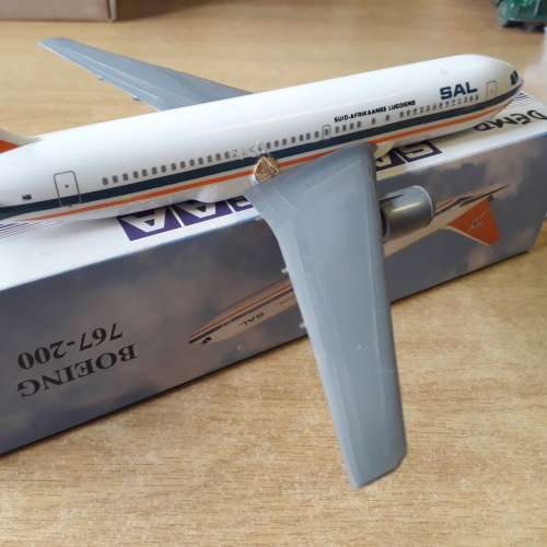 2 x SAA SOUTH AFRICAN AIRWAYS, B767 & A300, SCALE 1/200, SNAP-FIT PLASTIC, DEMO