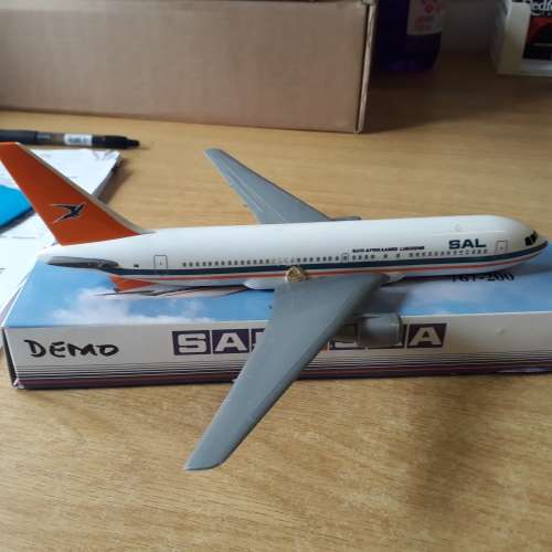2 x SAA SOUTH AFRICAN AIRWAYS, B767 & A300, SCALE 1/200, SNAP-FIT PLASTIC, DEMO