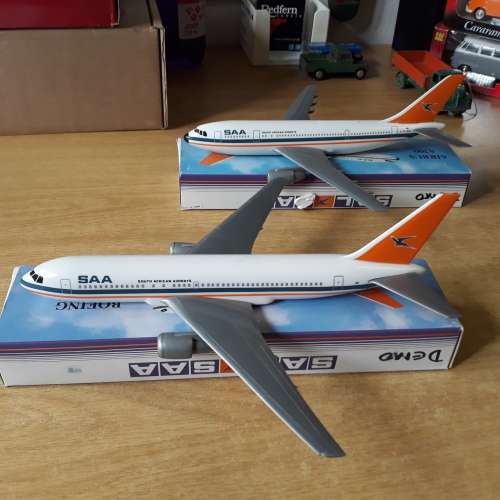 2 x SAA SOUTH AFRICAN AIRWAYS, B767 & A300, SCALE 1/200, SNAP-FIT PLASTIC, DEMO