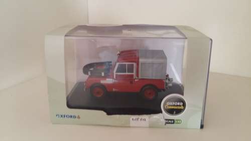 LAND ROVER by OXFORD, FIRE, New in perspex case, 1/43, die-cast, Damaged to Cardboard see image
