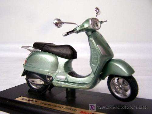 Vespa Granturismo 2003 Maisto, Die Cast, 1:18, New in Box
