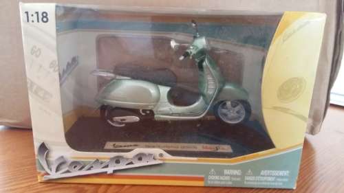 Vespa Granturismo 2003 Maisto, Die Cast, 1:18, New in Box