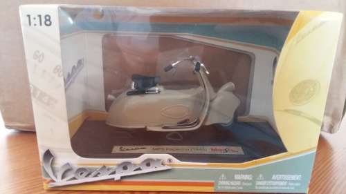 Maisto Vespa MP5 Paperino 1945 Scooter 1:18, Die Cast, New in Box