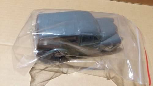 MORRIS MINOR TRAVELER, Die-Cast, SCALE 1/26, NO ORIGINAL BOX, DISPLAYED, GREY