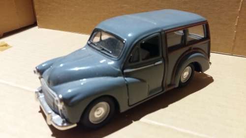 MORRIS MINOR TRAVELER, Die-Cast, SCALE 1/26, NO ORIGINAL BOX, DISPLAYED, GREY