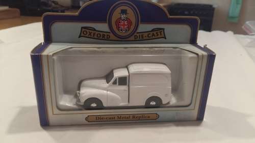 Morris Minor, Hewertson Tobacconists, Oxford, 1:43 Die Cast, Box Slightly worn, No Card