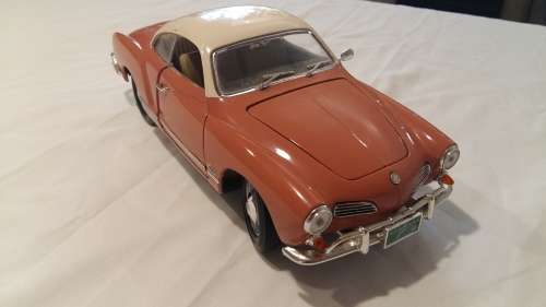 1966 VOLKSWAGEN KARMANN GHIA 1/18 DIECAST MODEL BY ROAD SIGNATURE 92198, BEEN ON DISPLAY, NO BOX