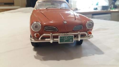 1966 VOLKSWAGEN KARMANN GHIA 1/18 DIECAST MODEL BY ROAD SIGNATURE 92198, BEEN ON DISPLAY, NO BOX